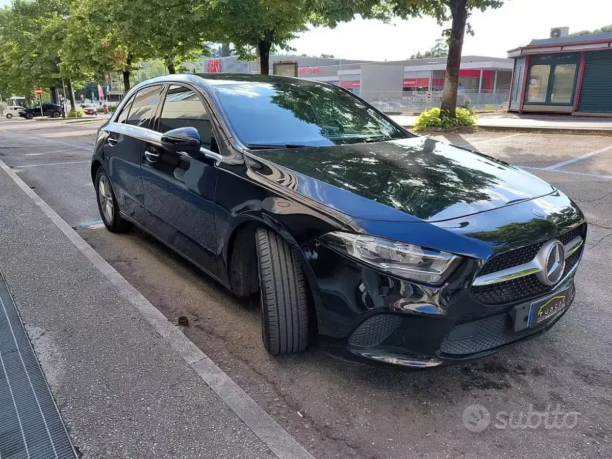 Usata Mercedes A180 Business 116 CV (85 kW) 2019 Nero Berlina