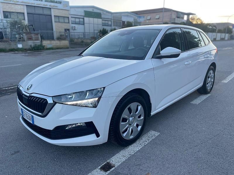 Usata Skoda Scala Monte Carlo 90 CV (66 kW) 2021 Bianco Utilitaria