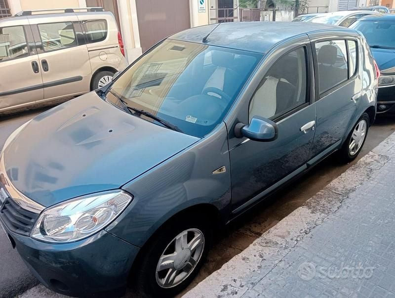 Usata Dacia Sandero 75 CV (55 kW) 2010 Utilitaria