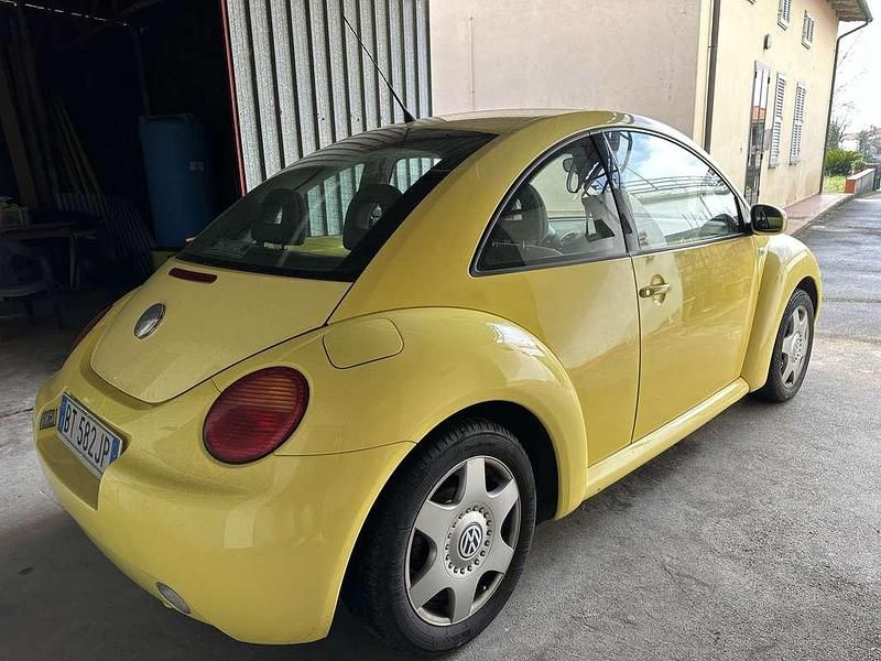 Usata VW New Beetle 101 CV (74 kW) 2000 Utilitaria