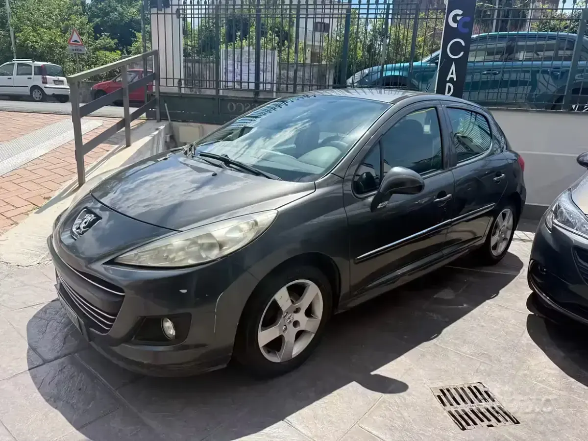 Usata Peugeot 207 90 CV (66 kW) 2010 Grigio Utilitaria