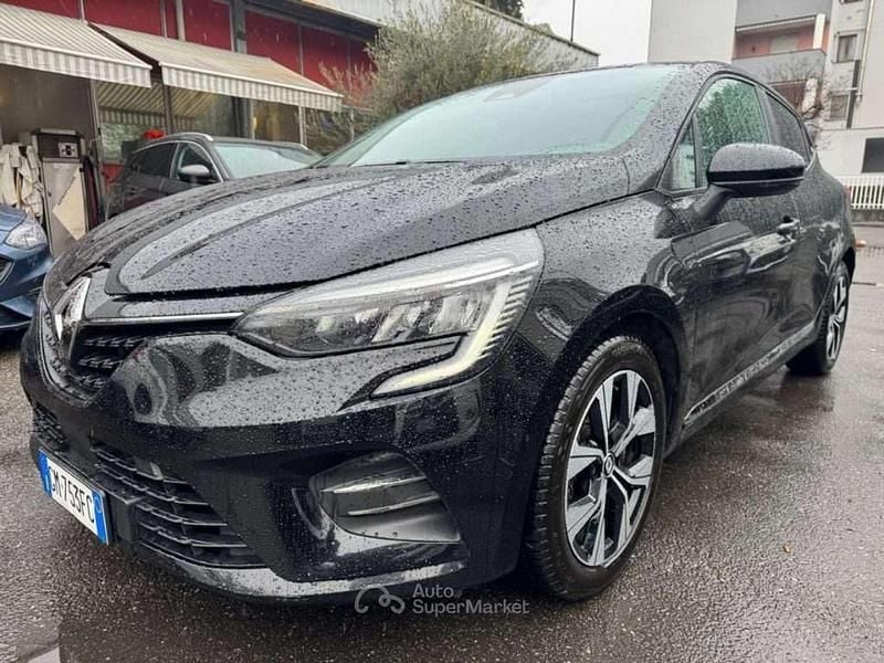 Begagnad Renault Clio V Evolution 101 HK (74 kW) 2022 Svart Sedan