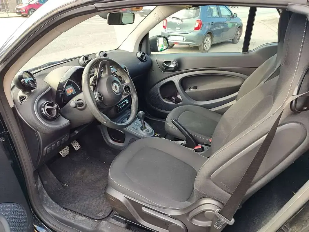 Usata Smart ForTwo Electric Drive Passion 41 kW (56 CV) 2019 Nero Cabrio