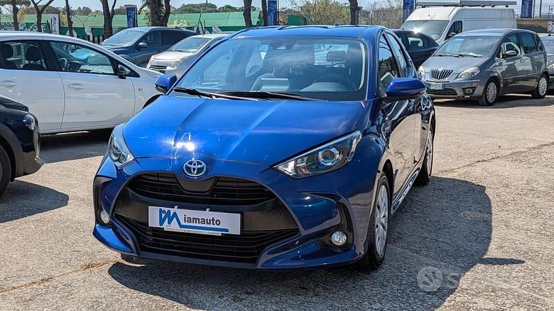 Usata Toyota Yaris Hybrid Business Edition 92 CV (67 kW) 2021 Blu Berlina