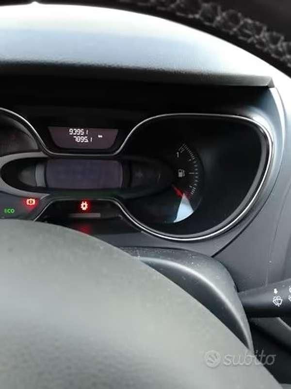 Usata Renault Captur Zen 90 CV (66 kW) 2017 Nero SUV