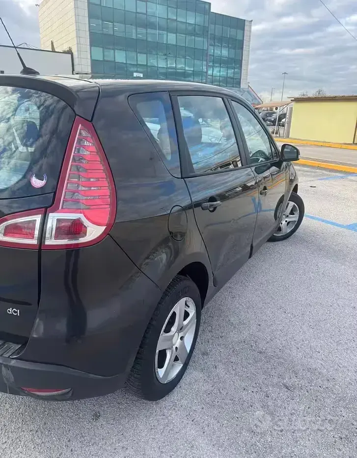 Usata Renault Scénic Dynamique 110 CV (80 kW) 2010 Nero Monovolume