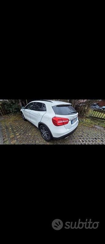 Usata Mercedes GLA200 136 CV (100 kW) 2016 Bianco SUV