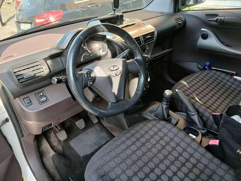 Usata Toyota iQ 68 CV (50 kW) 2009 Bianco Utilitaria