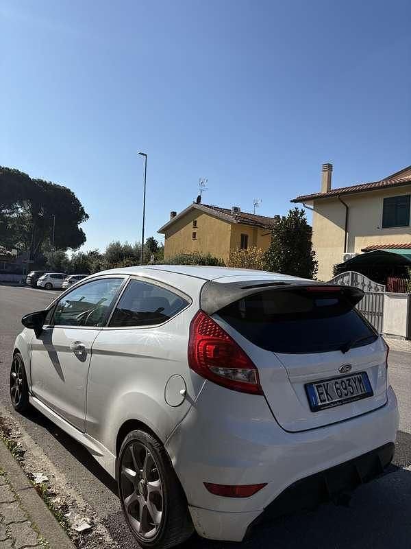 Usata Ford Fiesta Individual 95 CV (69 kW) 2012 Berlina