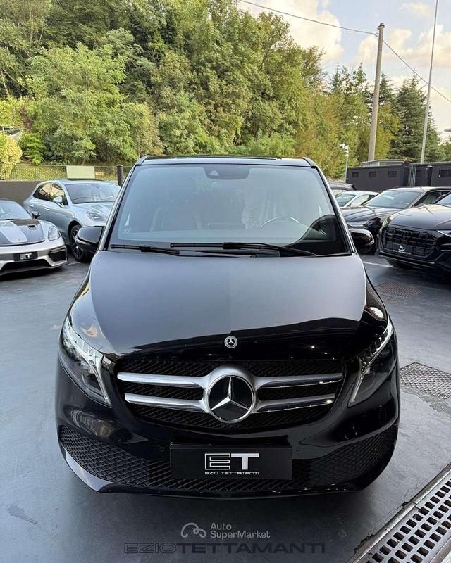 Usata Mercedes V300 Premium 237 CV (174 kW) 2023 Nero Monovolume