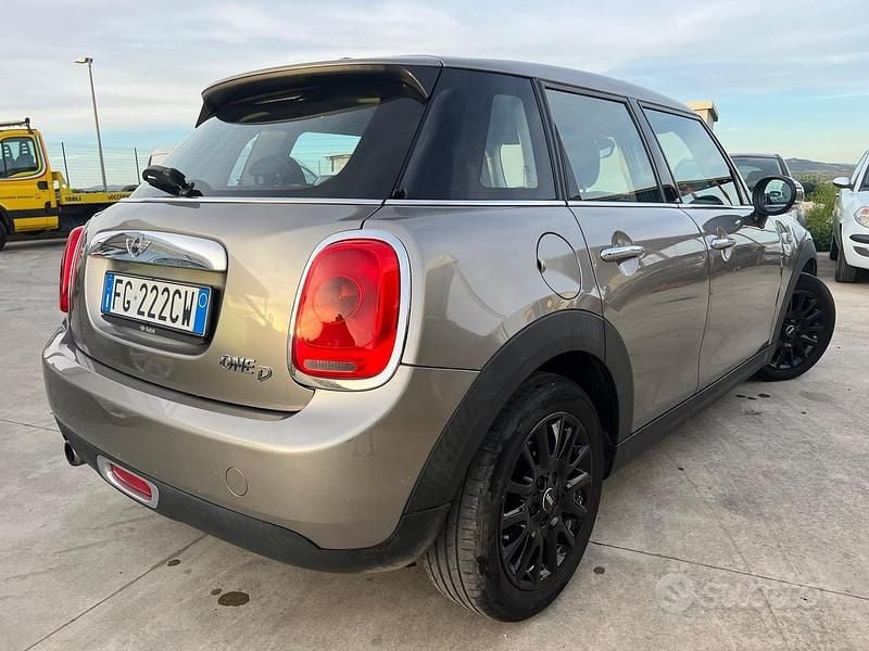 Usata Mini One D Business 95 CV (69 kW) 2016 Marrone Utilitaria