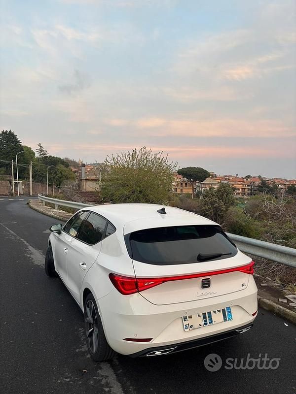 Usata Seat Leon FR 115 CV (84 kW) 2023 Bianco Berlina