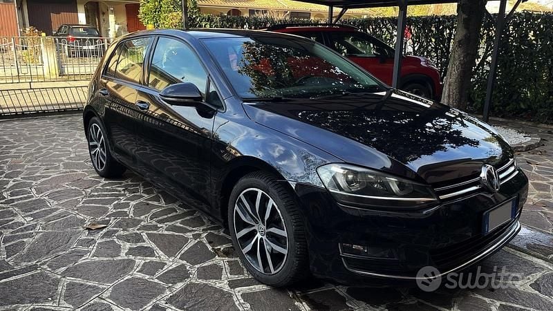 Nero Usata 2014 VW Golf VII Tre volumi | 9900 € (Buon prezzo) - Immagine 1/4