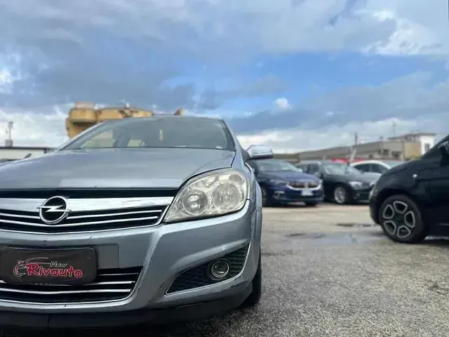 Usata Opel Astra Cosmo 101 CV (74 kW) 2007 Grigio Berlina