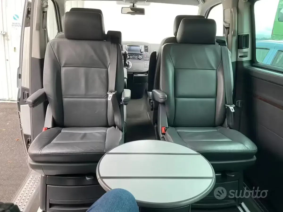 Usata VW Multivan Highline 180 CV (132 kW) 2011 Grigio Monovolume