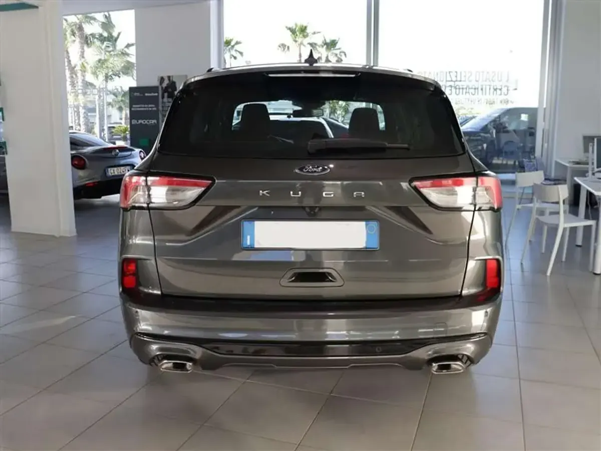 Usata Ford Kuga ST-Line 120 CV (88 kW) 2023 Grigio / gray SUV