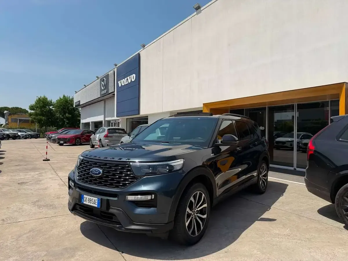 Usata Ford Explorer Platinum 363 CV (266 kW) 2022 Infinite blue SUV
