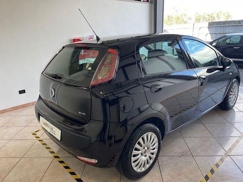 Usata Fiat Grande Punto 95 CV (69 kW) 2011 Nero Utilitaria