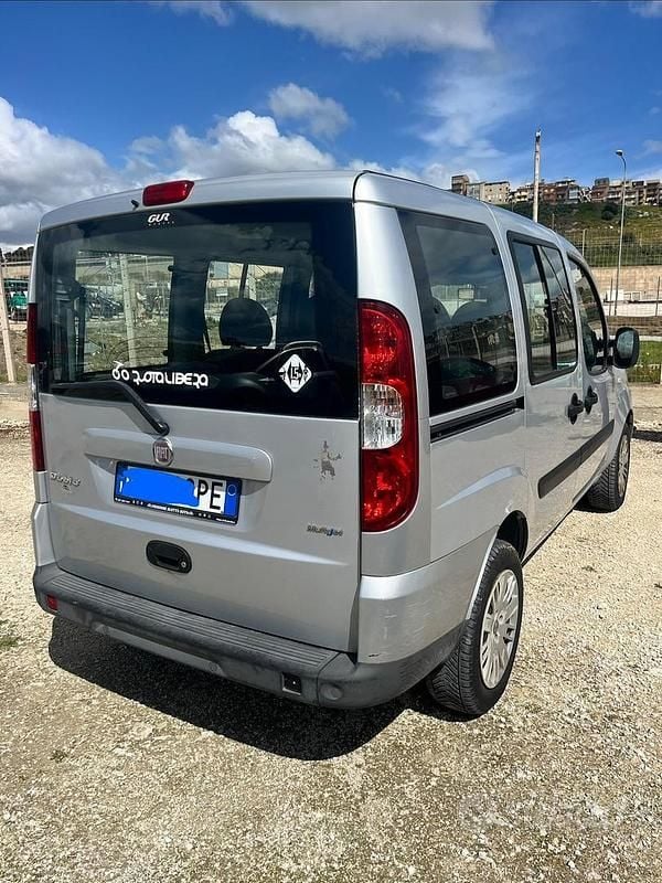 Usata Fiat Doblò Dynamic 105 CV (77 kW) 2009 Grigio Monovolume