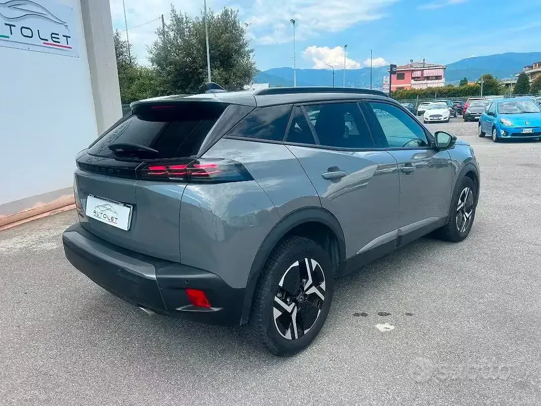 Usata Peugeot 2008 Allure 131 CV (96 kW) 2024 Grigio SUV