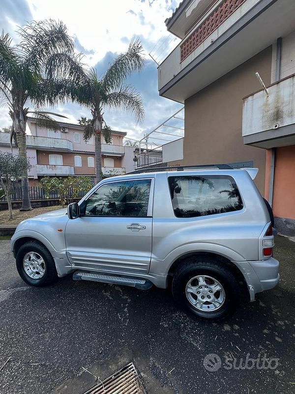 Usata Mitsubishi Pajero 160 CV (117 kW) 2003 Grigio SUV