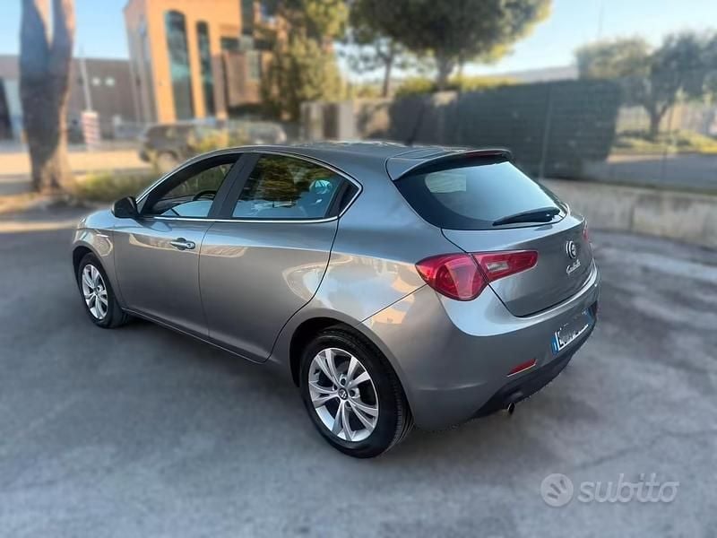 Usata Alfa Romeo Giulietta 169 CV (124 kW) 2011 Grigio Utilitaria