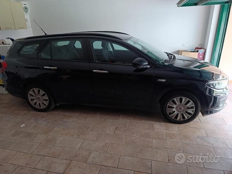 Usata Fiat Tipo Easy 120 CV (88 kW) 2017 Blu Station wagon