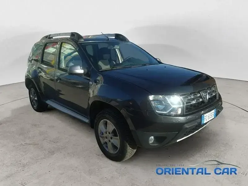 Usata Dacia Duster Lauréate 114 CV (83 kW) 2016 Grigio SUV