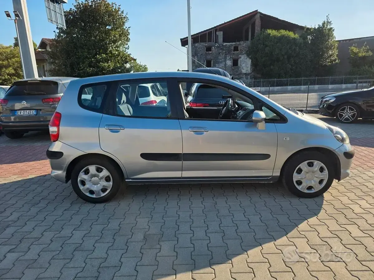 Usata Honda Jazz 78 CV (57 kW) 2006 Utilitaria
