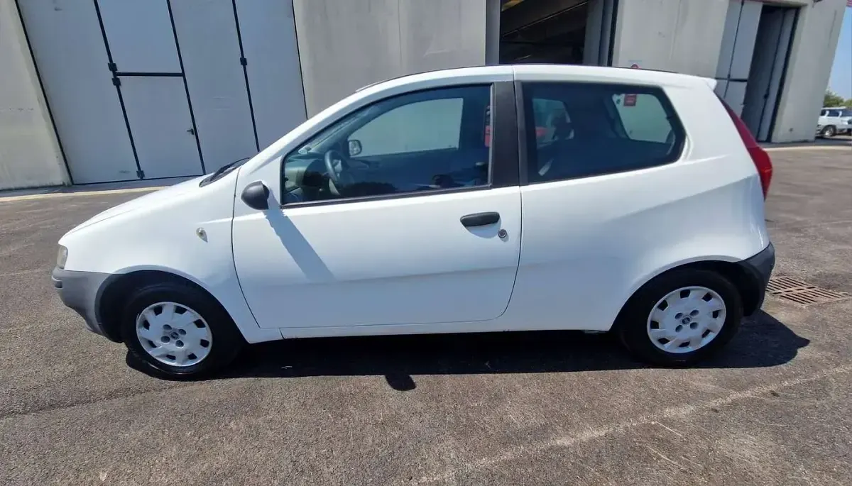 Usata Fiat Punto 60 CV (44 kW) 2000 Bianco Utilitaria