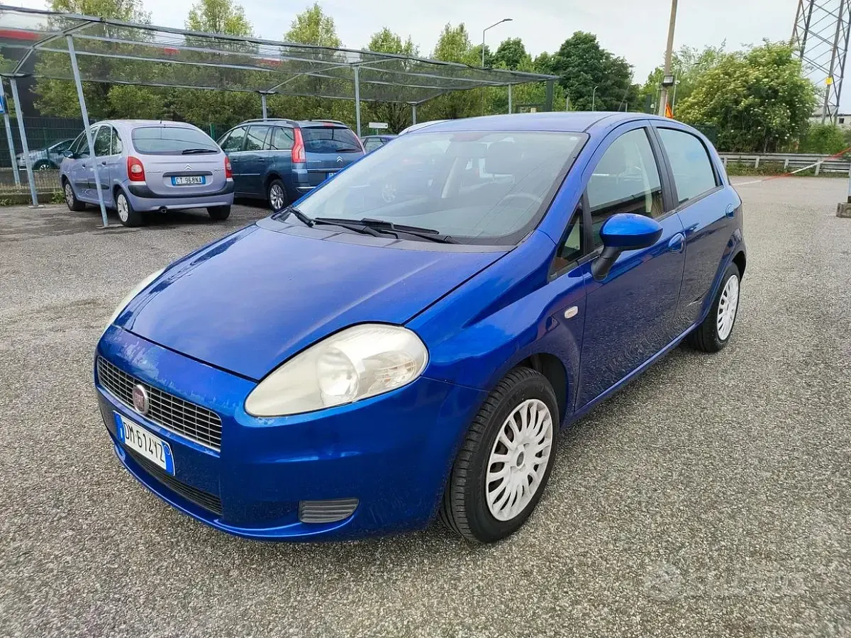 Usata Fiat Grande Punto Active 65 CV (47 kW) 2007 Blu Utilitaria