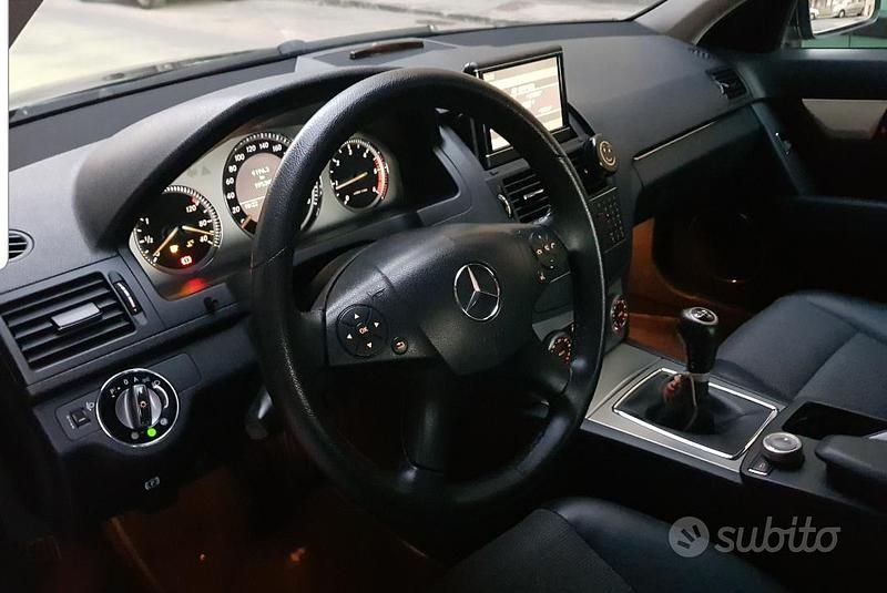 Usata Mercedes C220 170 CV (125 kW) 2007 Nero Berlina