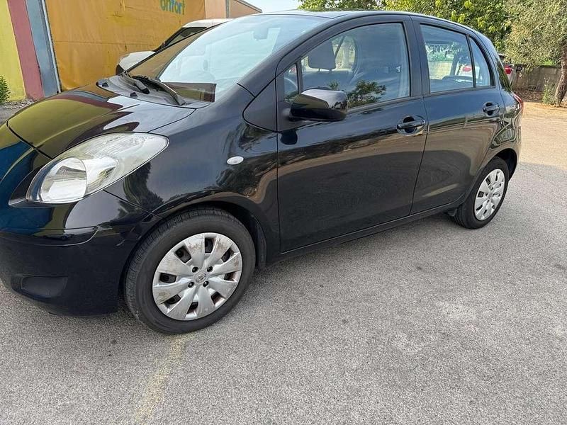 Usata Toyota Yaris Sol 101 CV (74 kW) 2009 Nero Utilitaria