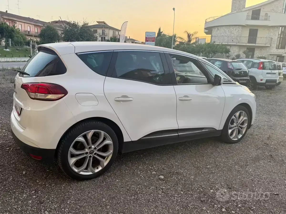 Usata Renault Scénic Business 120 CV (88 kW) 2020 Bianco Monovolume