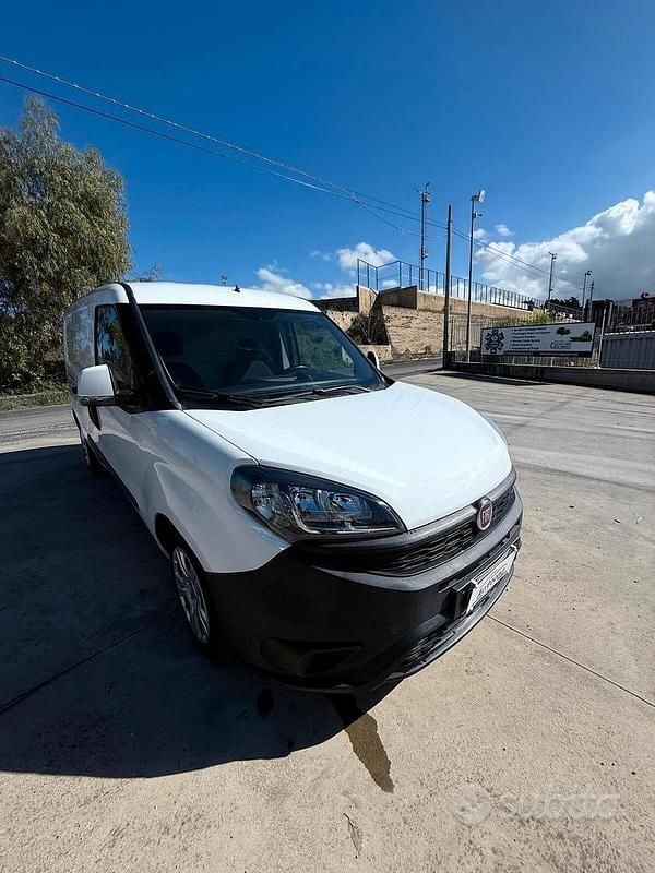 Usata Fiat Doblò Easy 120 CV (88 kW) 2019 Bianco Monovolume