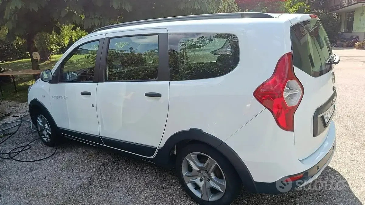 Usata Dacia Lodgy Stepway 116 CV (85 kW) 2021 Bianco Monovolume