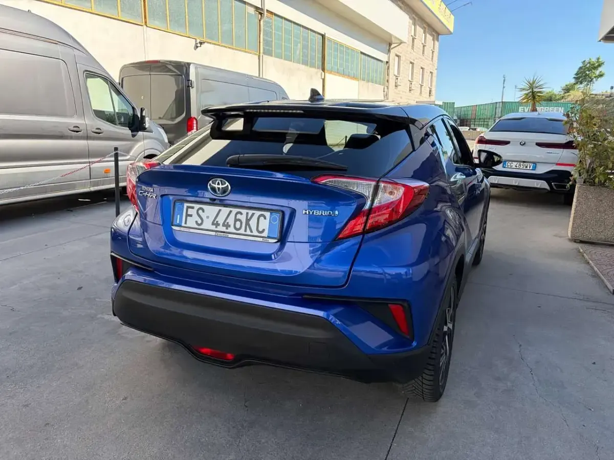Usata Toyota C-HR Lounge 98 CV (72 kW) 2019 Blu/azzurro SUV