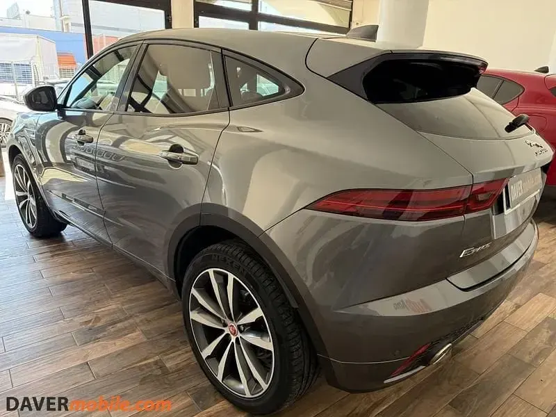 Usata Jaguar E-Pace 241 CV (177 kW) 2019 Grigio scuro SUV