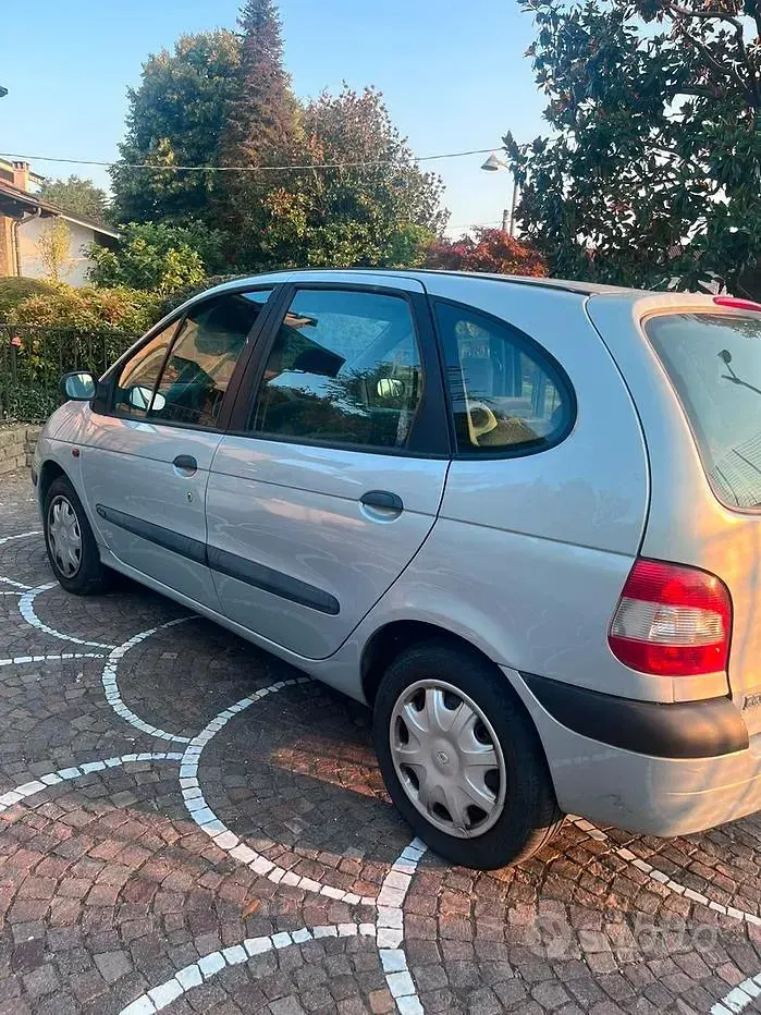 Usata Renault Scénic 107 CV (78 kW) 2000 Grigio Monovolume