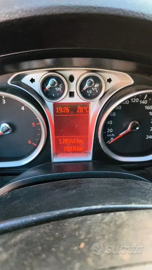 Usata Ford Kuga 136 CV (100 kW) 2010 Grigio SUV