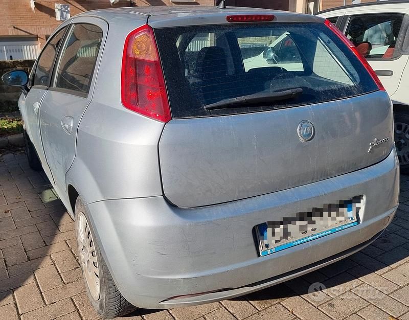 Usata Fiat Punto 90 CV (66 kW) 2007 Grigio Utilitaria