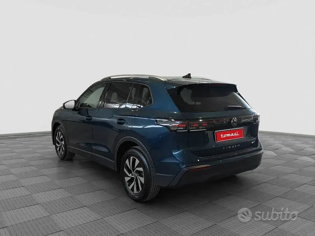 Usata VW Tiguan Edition 131 CV (96 kW) 2024 Night shade blue SUV