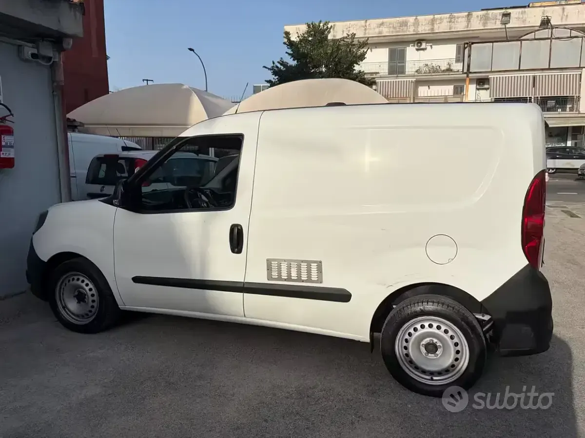 Usata Fiat Doblò 105 CV (77 kW) 2020 Bianco Monovolume
