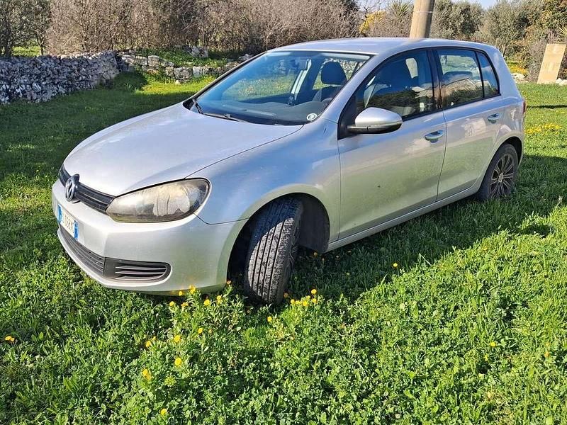 Usata VW Golf VI Comfortline 105 CV (77 kW) 2010 Argento Utilitaria
