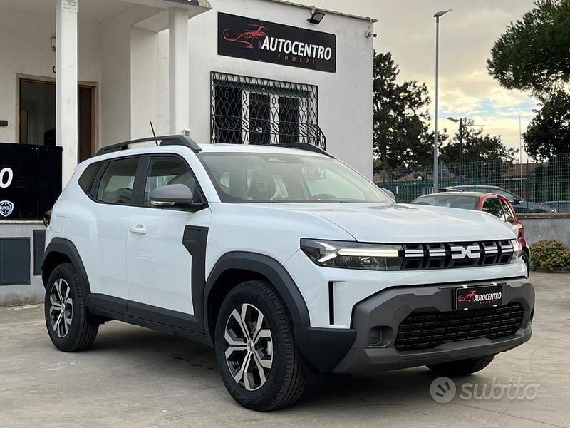 Bianco Nuova 2025 Dacia Duster Expression SUV | 21.300 € (Buon prezzo) - Immagine 1/4