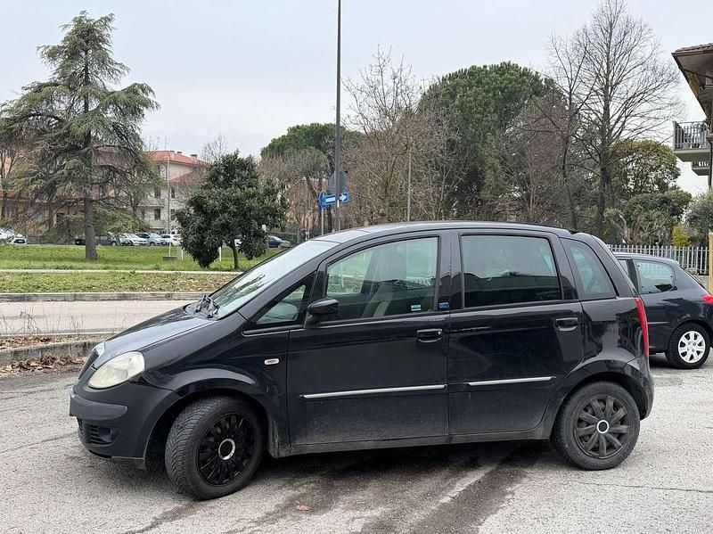 Usata Lancia Musa 90 CV (66 kW) 2007 Nero Monovolume