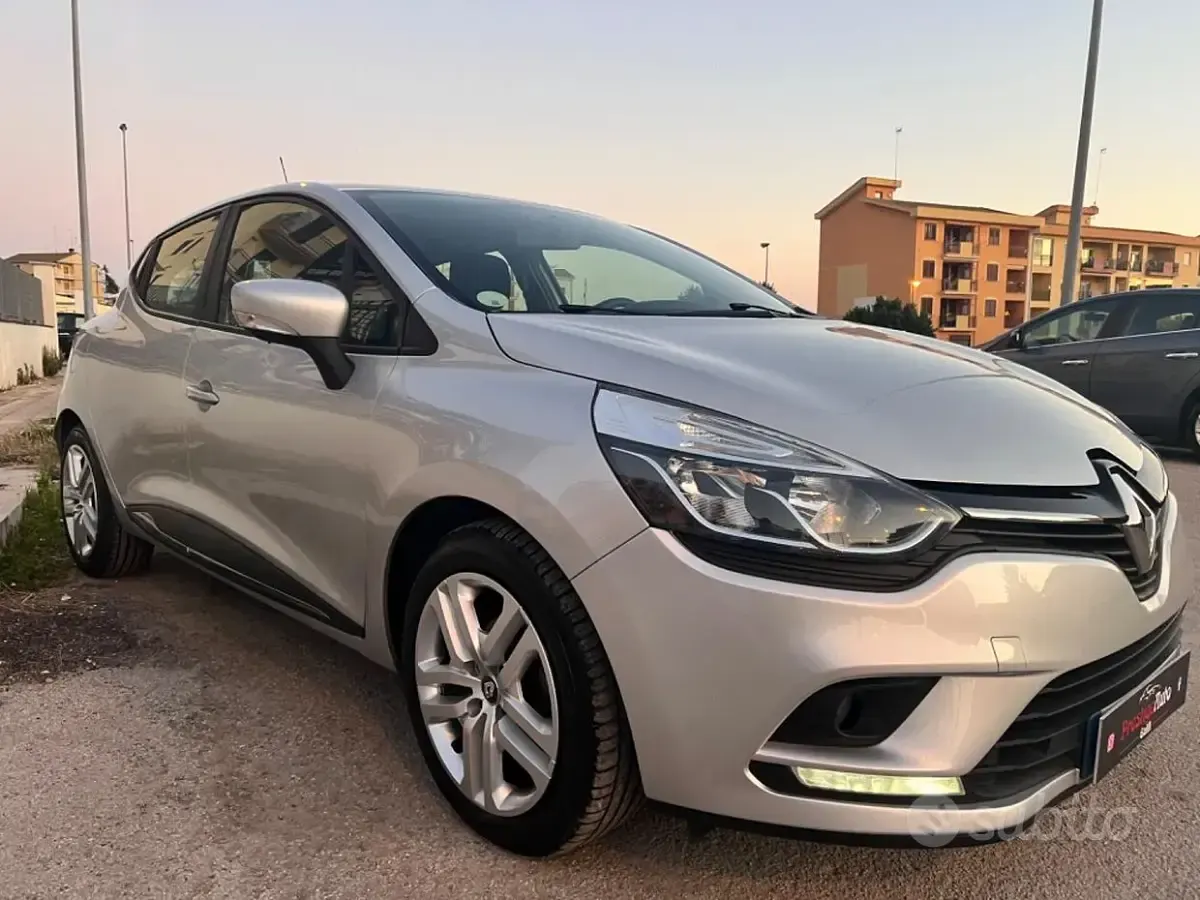 Usata Renault Clio IV Intens 90 CV (66 kW) 2018 Grigio Berlina