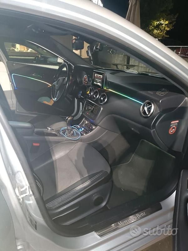 Grigio Usata 2014 Mercedes A180 Tre volumi | 7800 € (Ottimo prezzo) - Immagine 1/4