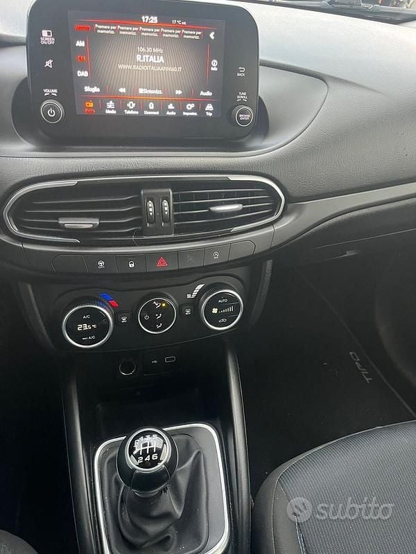 Usata Fiat Tipo Business 130 CV (95 kW) 2021 Grigio Station wagon