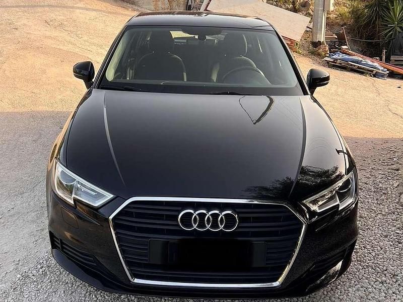 Nero Usata 2018 Audi A3 Sportback Ambiente Due volumi | 16.000 € (Buon prezzo) - Immagine 1/4